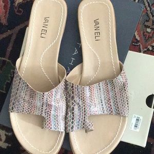 NEW Vaneli flat sandal